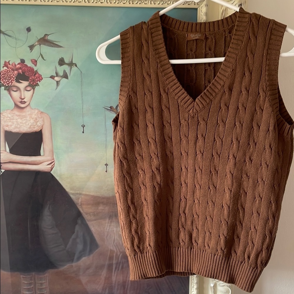 Vintage v-Neck Brown Sleeveless Sweater Vest with Cable Knit - John Galt